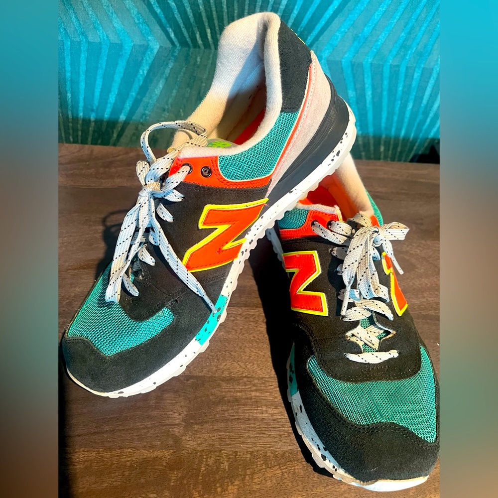 New Balance 574 Women shoe rare color (size 11)